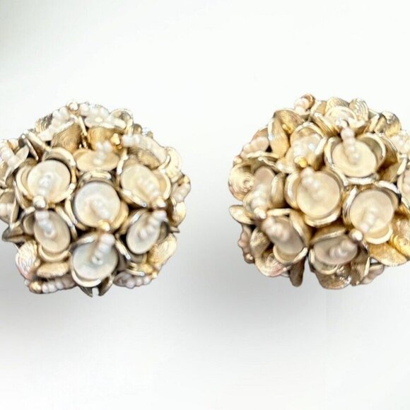 VINTAGE IRIDESCENT BEADED FLORAL CLIP ON EARRINGS UNIQUE 2 SETS PREOWNED - Picture 4 of 5